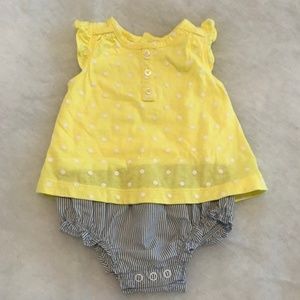 🎄 Carters Yellow and Blue Onesie Size 6M